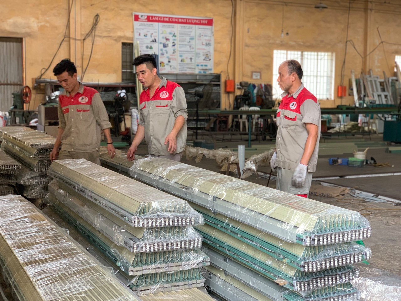 Cửa xếp khe thoáng chất lượng cao An Phú - Hồng Đức