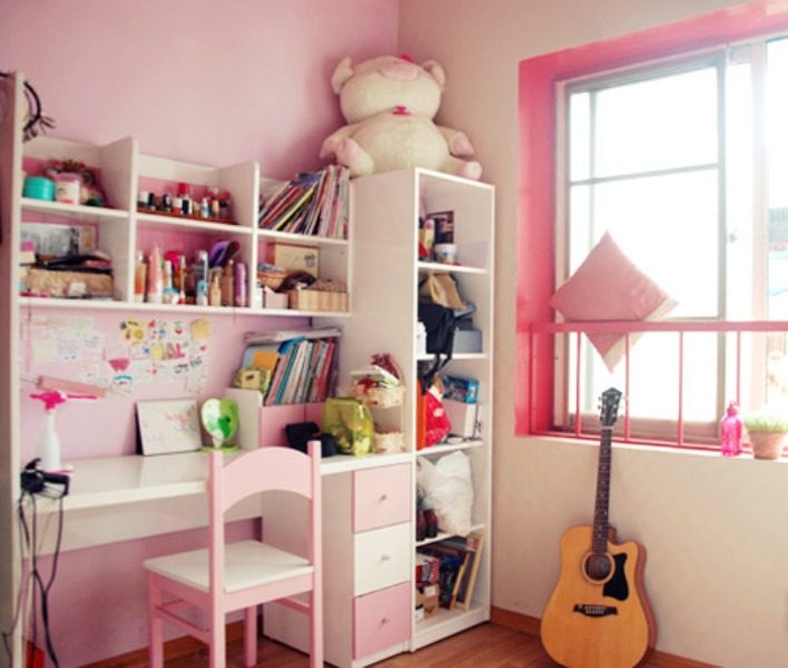 Trang trí mẫu bàn học gỗ đẹp cho bé gái