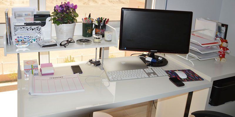 Trang trí bàn làm việc văn phòng