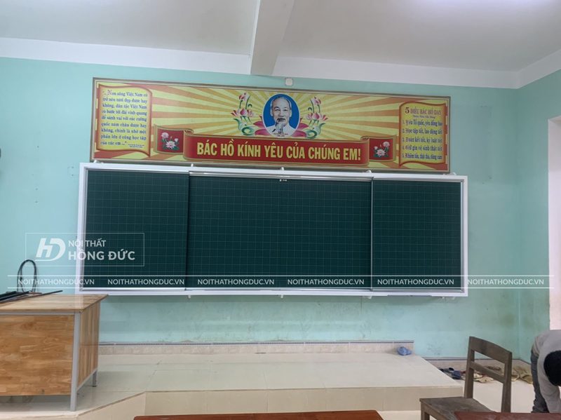 So sánh bảng trượt 4 tấm trượt trong và ngoài