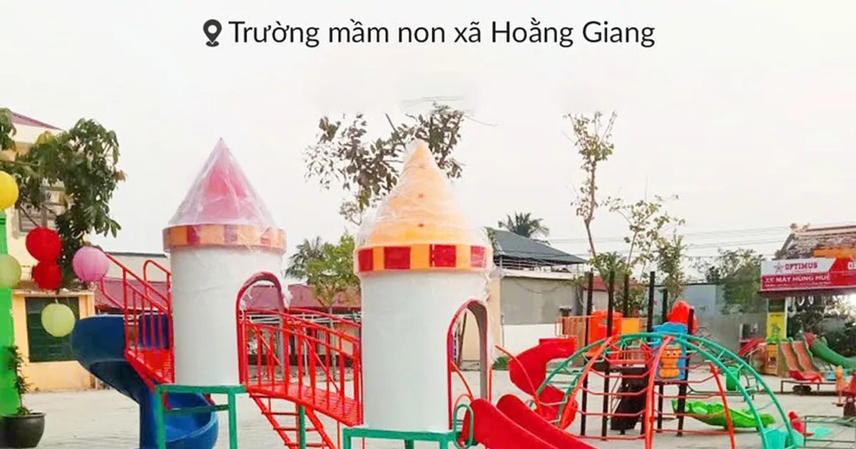 Bộ đồ chơi sân trường vừa lắp đặt xong tại trường mầm non