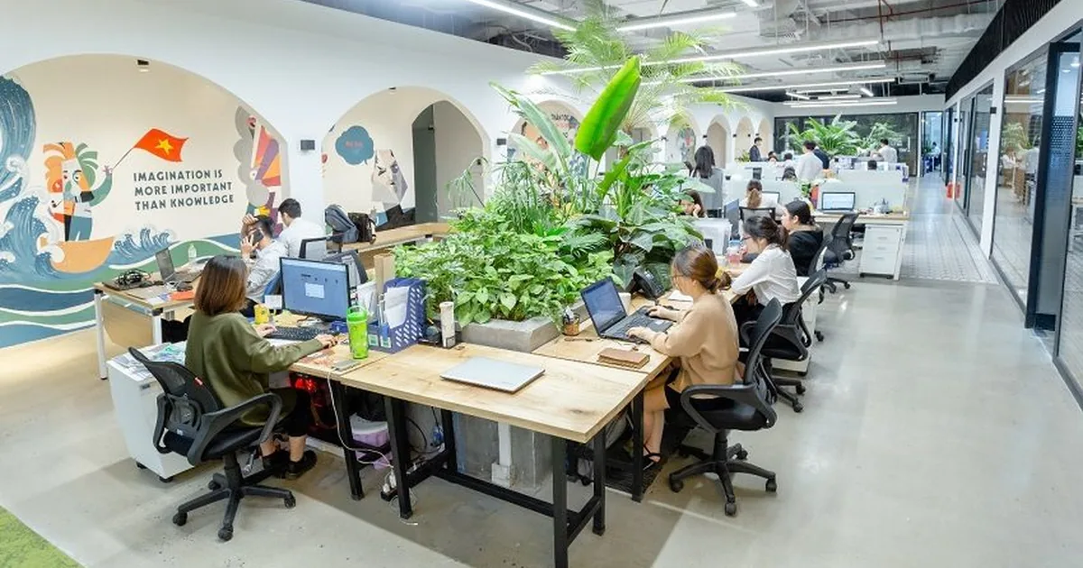 Giá kệ trang trí đặt trong khu làm việc chung