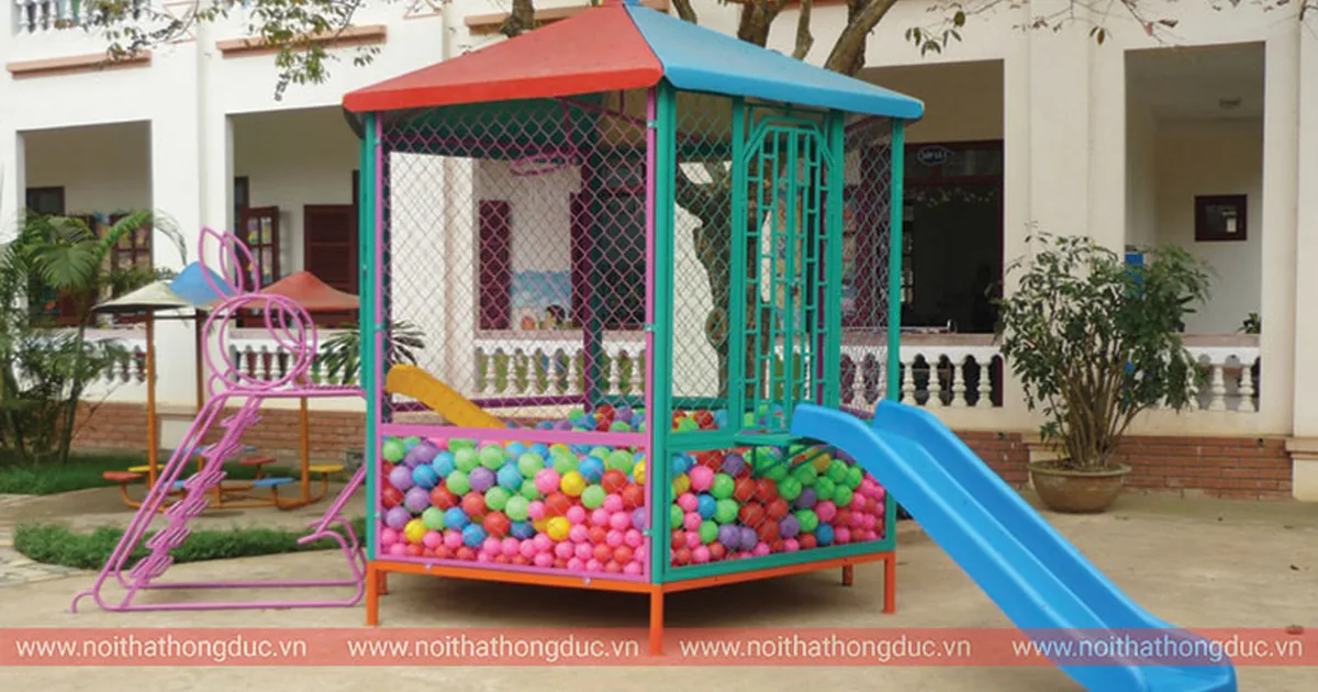 Nhà bóng lục giác HMAY07 trong khu vui chơi ngoài trời