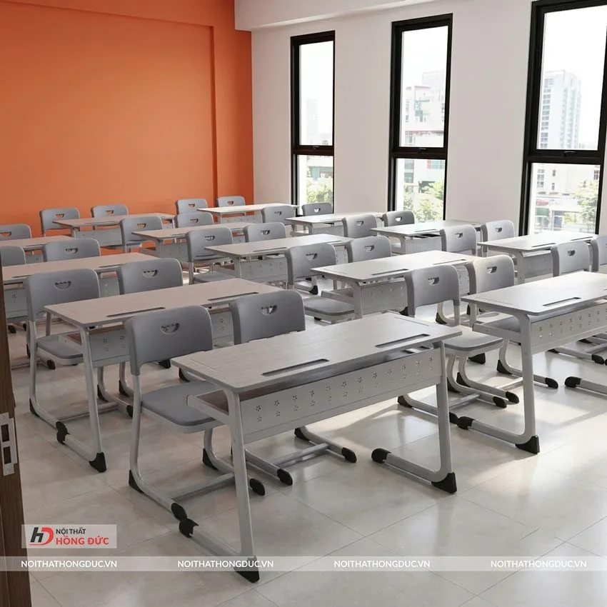 Phòng đào tạo kê các dãy bàn ghế học viên