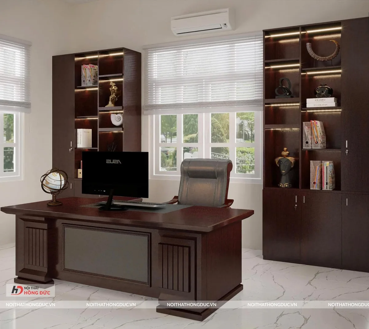 Phòng làm việc giám đốc với bàn lớn, ghế lãnh đạo bọc da và tủ sách phía sau