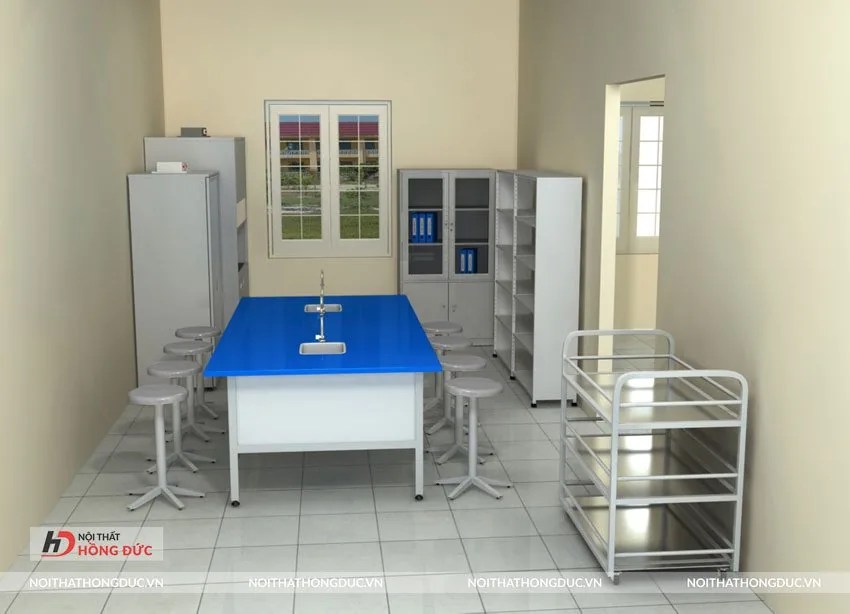 Phòng thiết bị với tủ đựng và bàn chuẩn bị đồ dùng dạy học