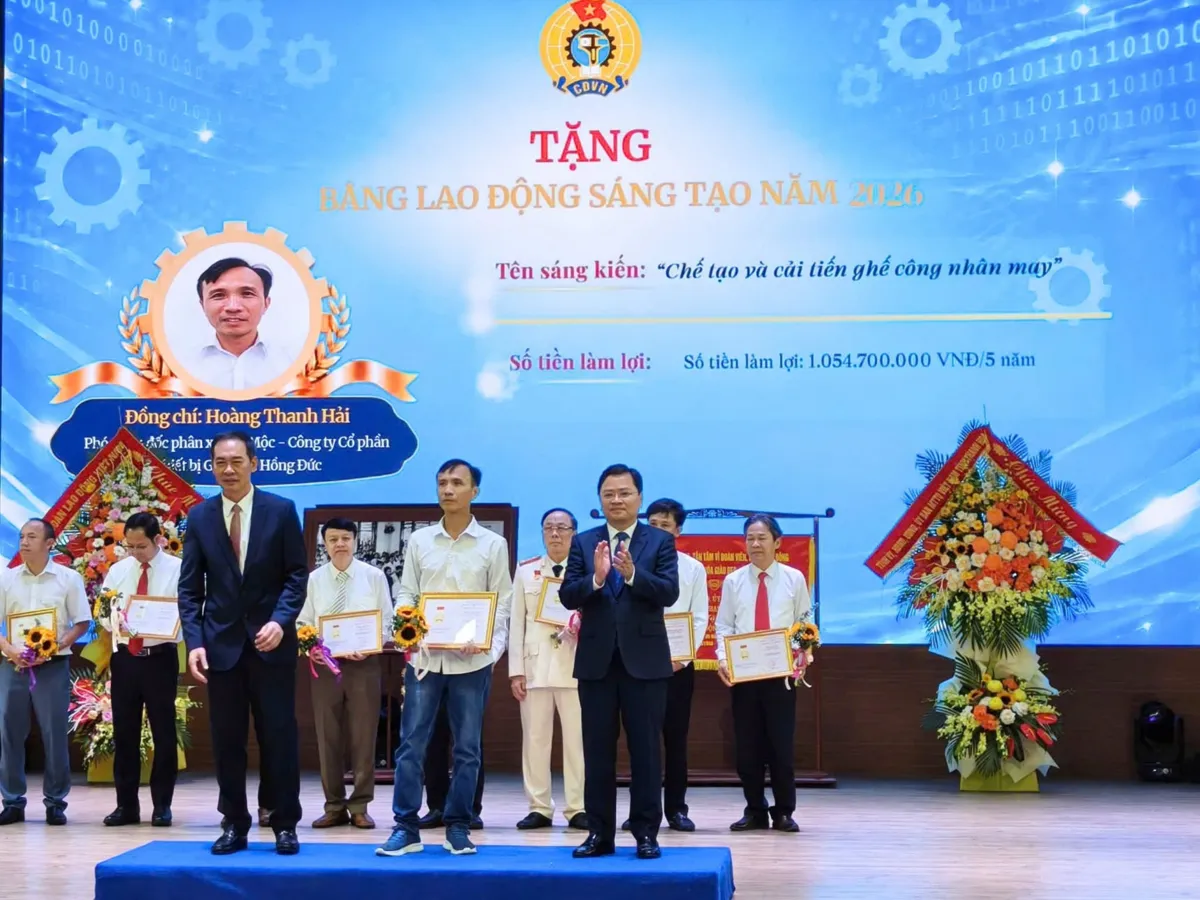 Đồng chí Hoàng Thanh Hải của Hồng Đức nhận Bằng Lao động sáng tạo năm 2026