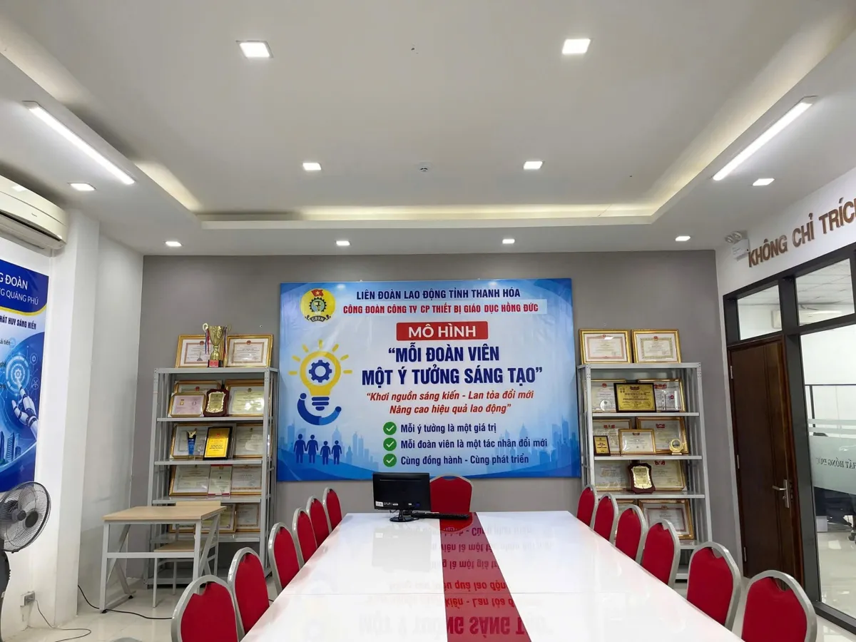 Phòng họp Công ty CP Thiết bị Giáo dục Hồng Đức chuẩn bị cho buổi ra mắt mô hình “Mỗi đoàn viên một ý tưởng sáng tạo”